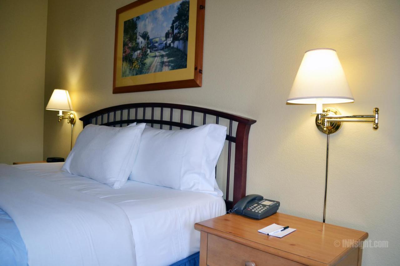 Sebastopol Inn Bagian luar foto