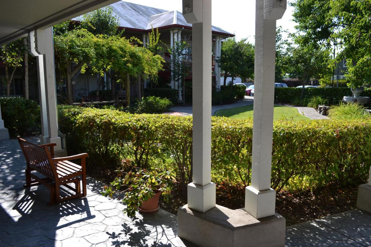 Sebastopol Inn Bagian luar foto