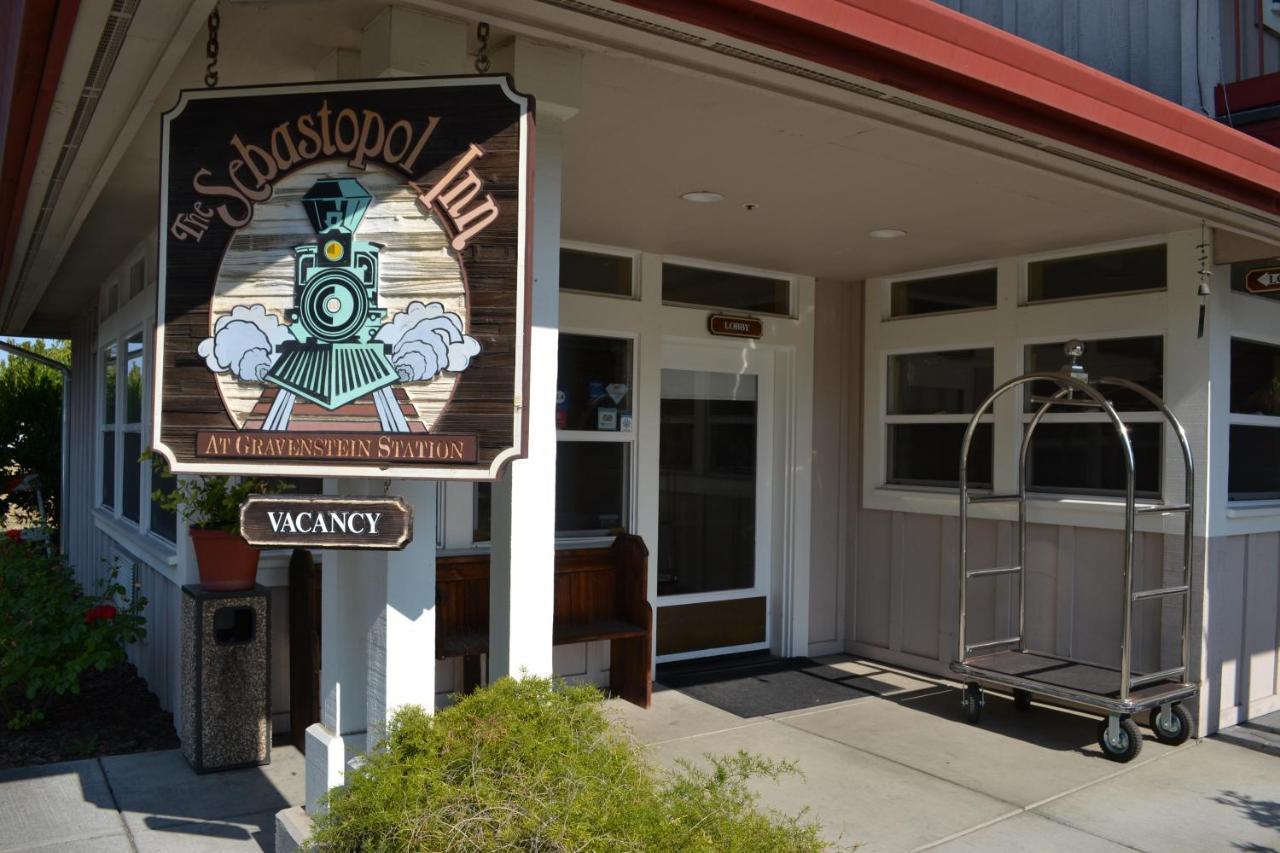Sebastopol Inn Bagian luar foto